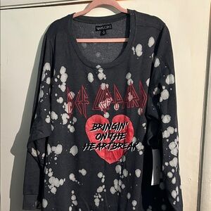 Def Leppard 'Bringin' On The Heartbreak' Black Bleach-Splatter Sweatshirt.